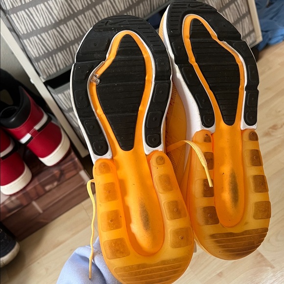 Nike Air Max 270 in Vibrant Yellow and White - Picture 3 of 4